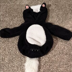 Old Navy 12-18 months Skunk costume Sherpa onesie